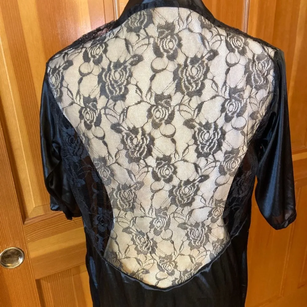 Nwt, Lavishly Paris Black Silk Lace Back Belted Tie Robe. Size Small/Med… - Image 6
