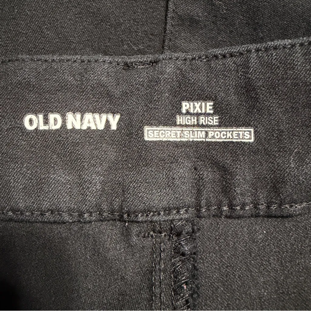 Old Navy black pixie high rise secret slim pockets size 8 - Image 3
