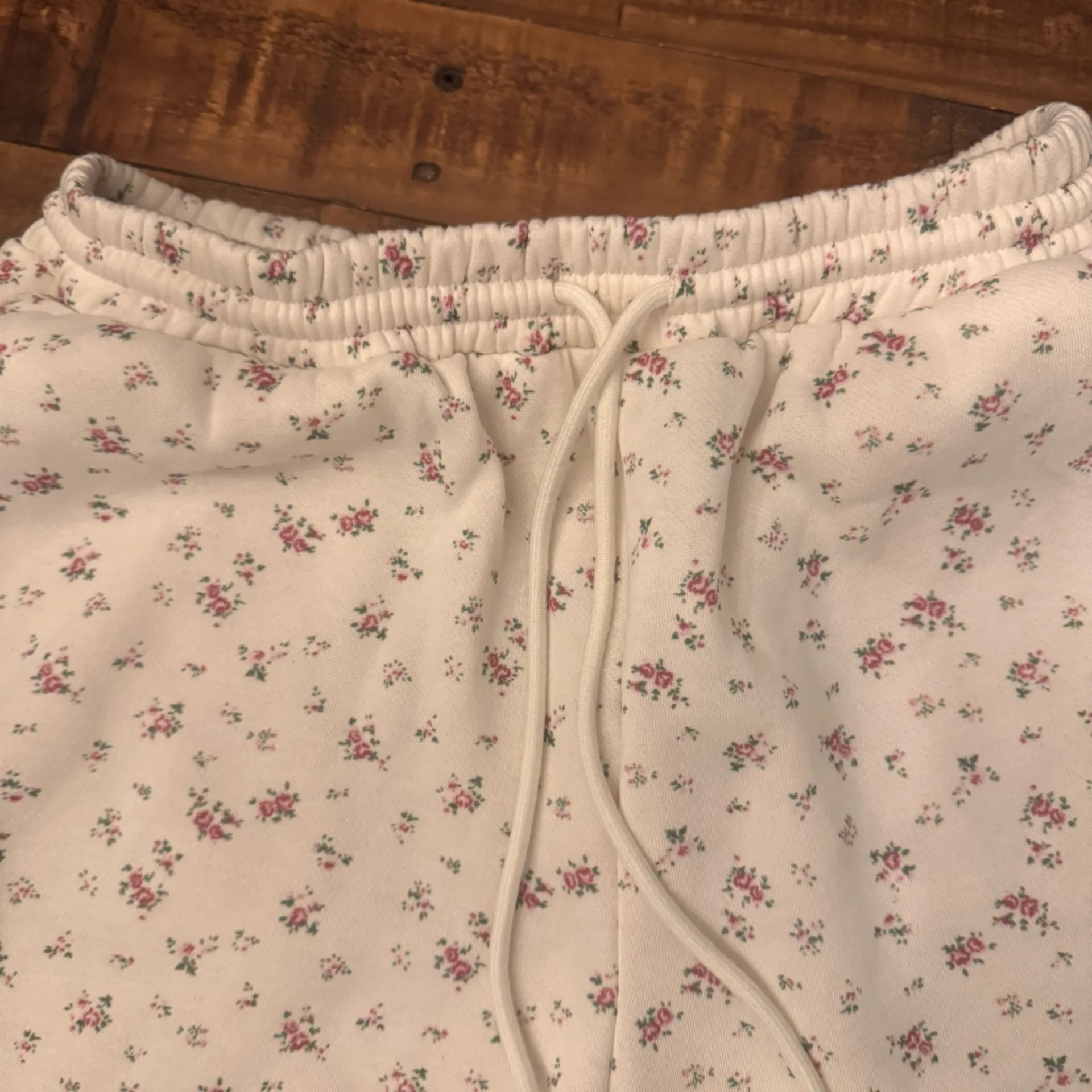 PRETTY GARBAGE Ditsy Floral‎ Sweat Shorts White Size undefined - Image 3