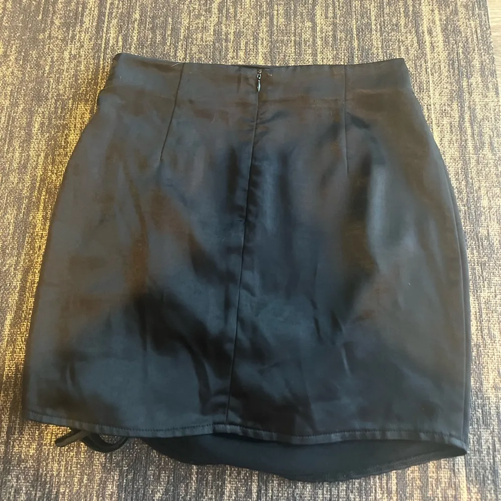 Black satin motel rocks mini skirt - Image 2