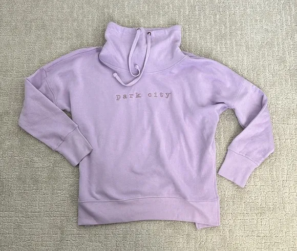 Park City Utah lavender purple mock turtleneck long sleeve pullover hoodie Size L - Image 1