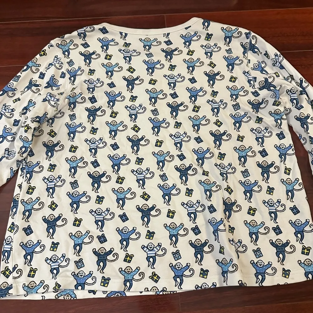 Roller rabbit pajama top - Image 2