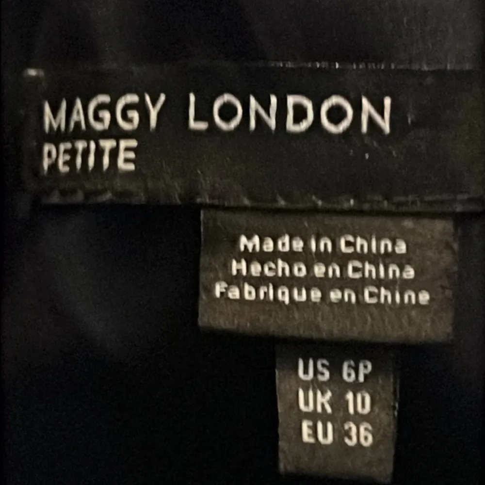 Maggy London Petite Novelty Plaid Sheath with Cap Sleeve and Flounce Hem SZ 6P - Image 9