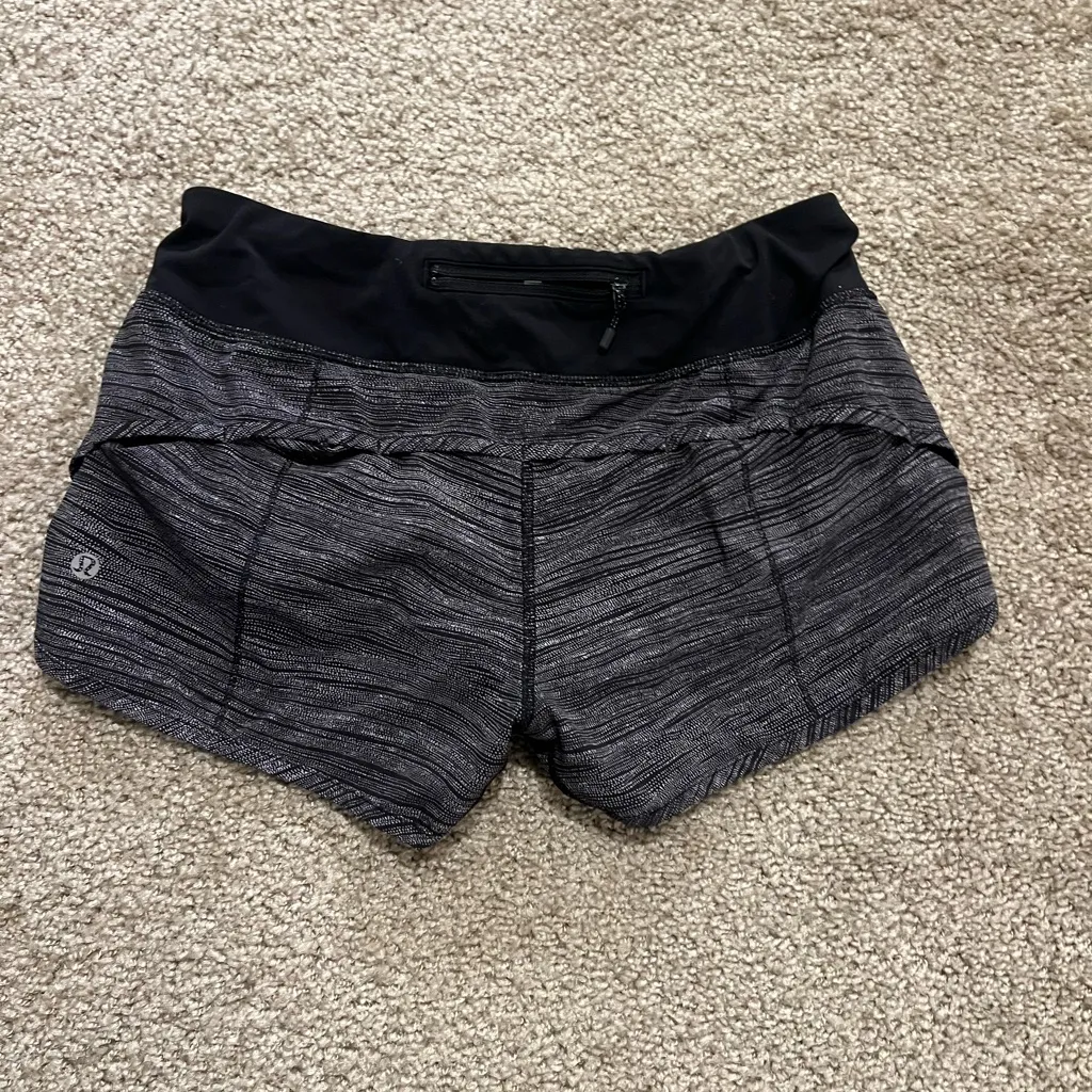 Lululemon Speed short 4 way stretch 2.5” size 6 - Image 8
