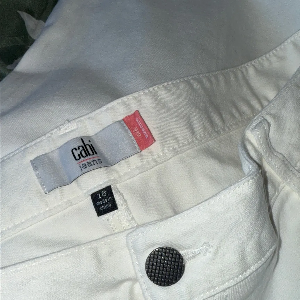 NWT CAbi #6285 Women's White 5Th Avenue Denim Jeans SZ-18 - Image 7