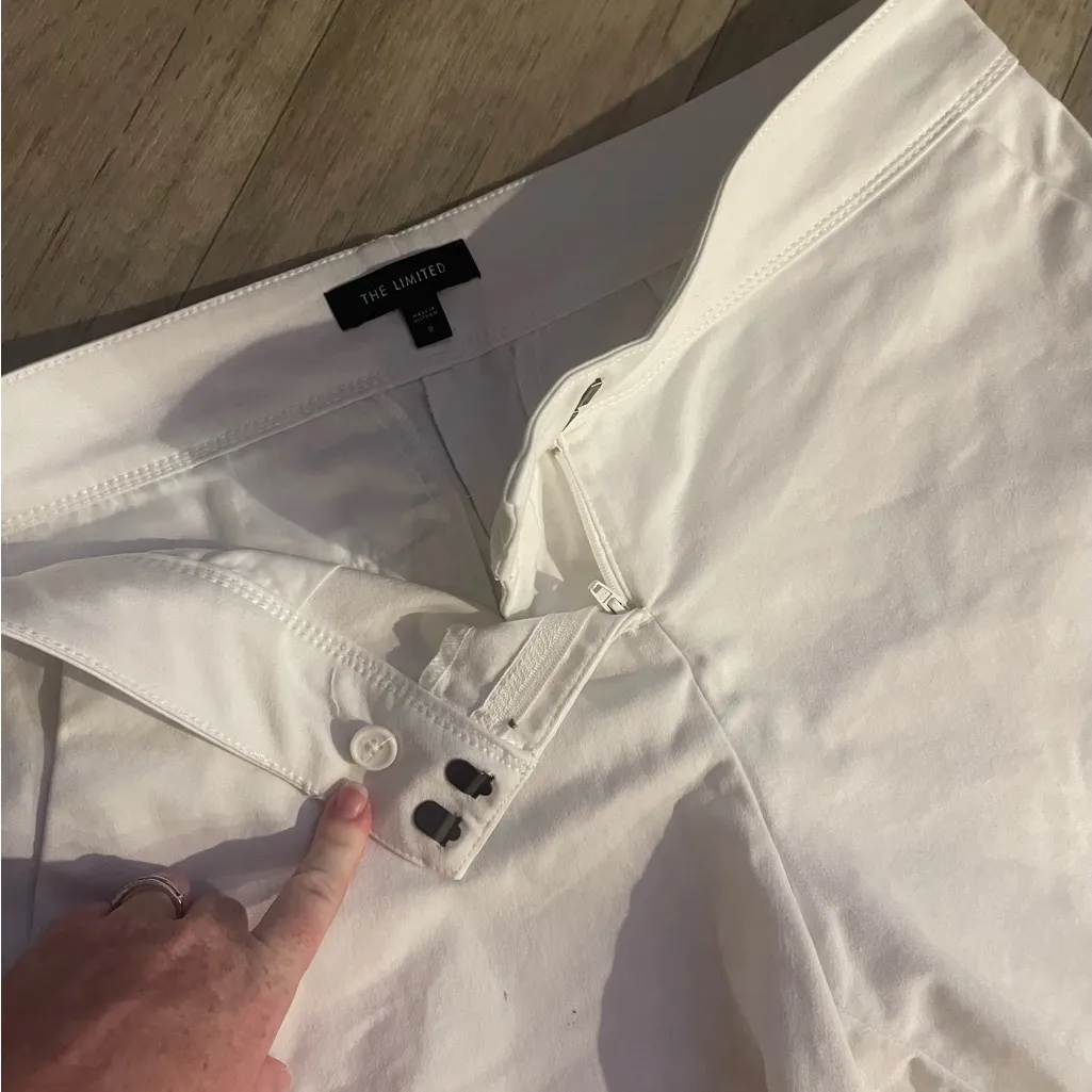 The limited sz 8 White Scalloped Hem Women Shorts - Image 2