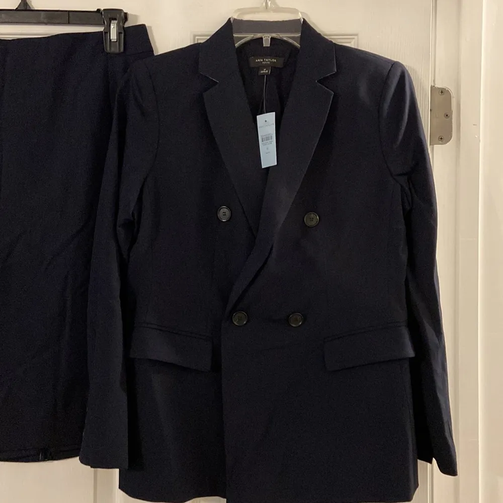 Ann Taylor Set size 6 skirt length 24” navy blue waist 30” flat and blazer 6P - Image 4