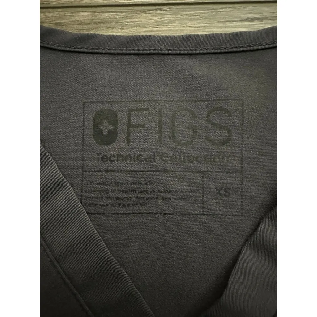 FIGS  technical Collection V neck Shirt size XS - Image 4