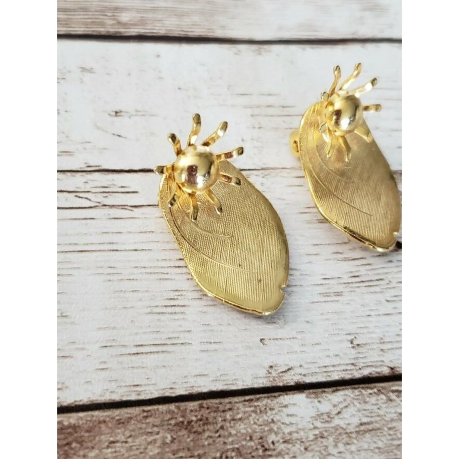 Vintage Clip On Earrings Gold Tone Flower & Leaf 1.25" - Image 4