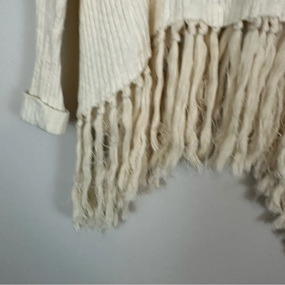 Eri + Ali | Cream Fringe Tulip Back Long Sleeve Knit Sweater Size XS - Image 4