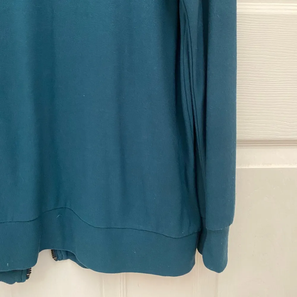 Chaser Tunic Length Zip Back Crewneck Sweatshirt in Teal - Image 2
