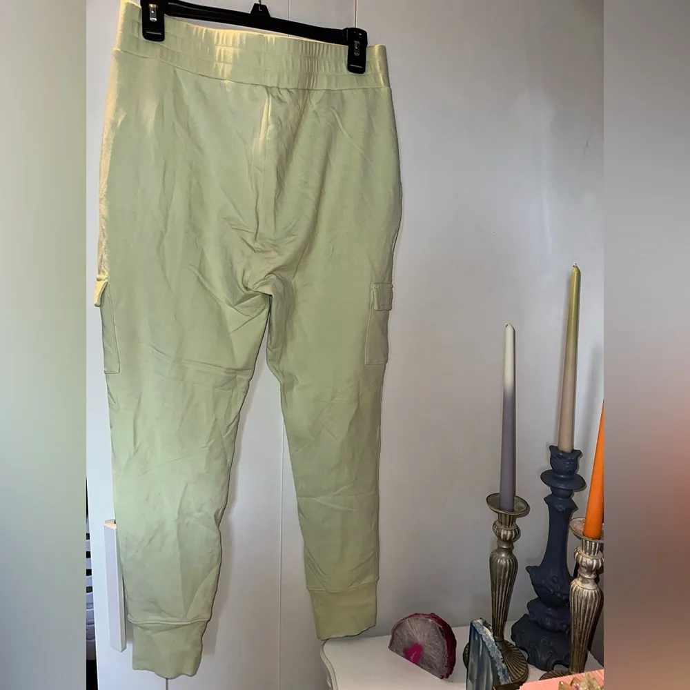 NWOT Daily Ritual Pastel Green Joggers Size M - Image 3