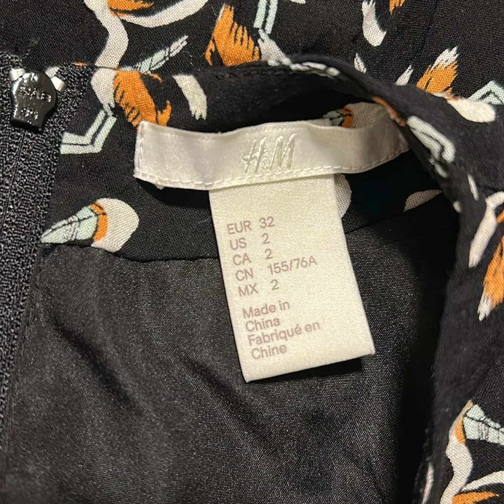 Womens size  2 H&M Pelican Print Black Skater style sleeveless Dress - Image 5