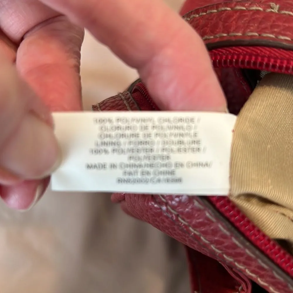 NWT First Issue red pebbled faux leather bag 1 inside & outside pocket zip close - Image 11