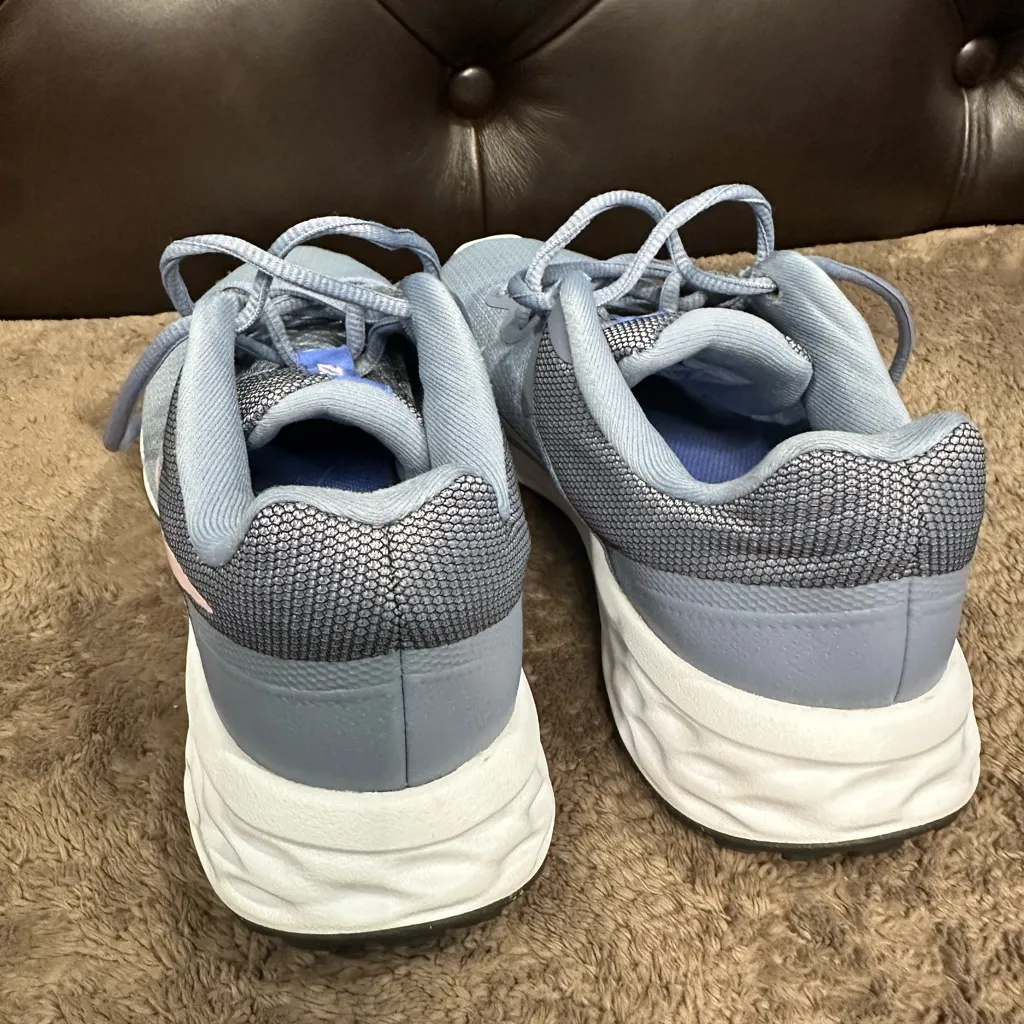 Nike Women's Gray and Pink Sneakers - Image 5