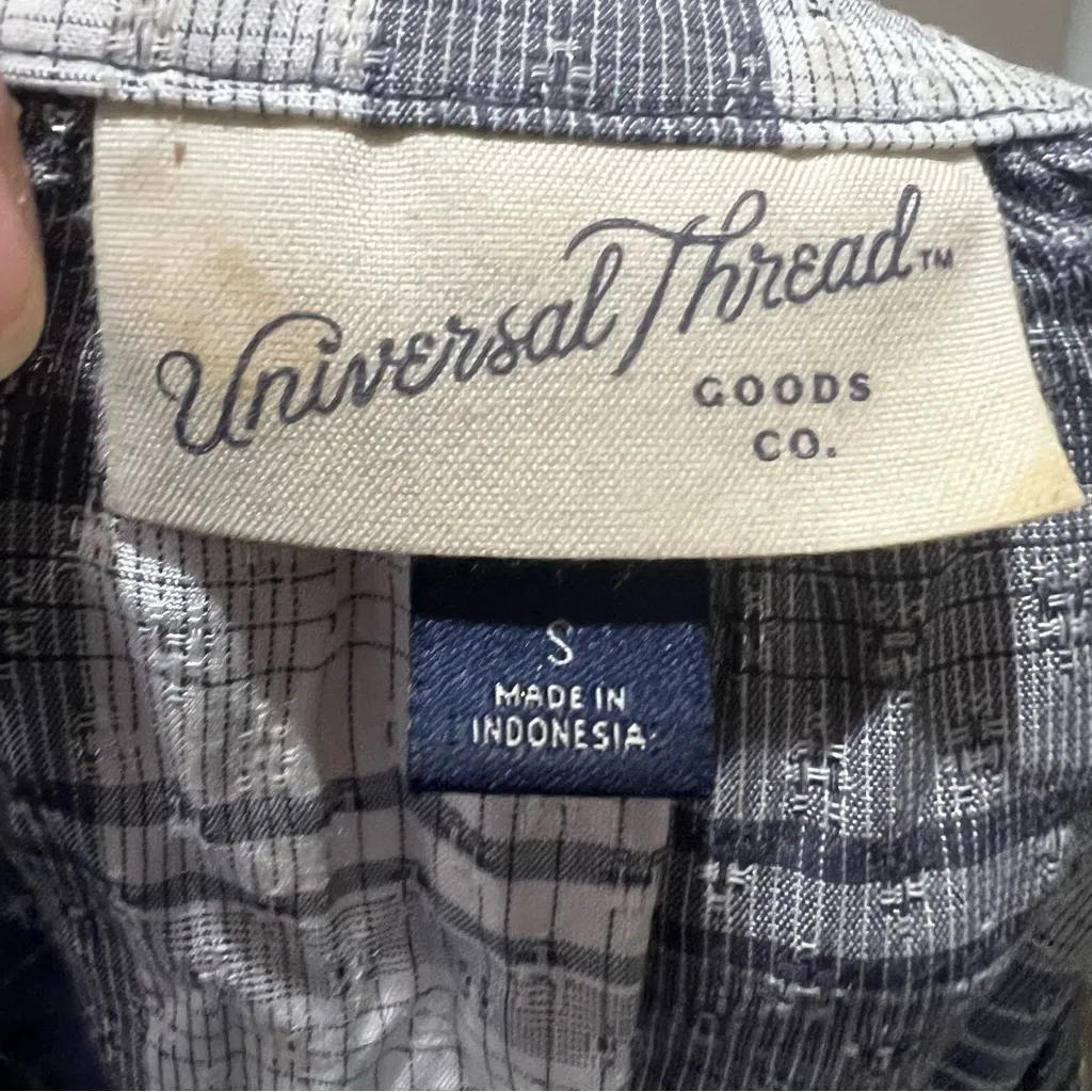 Universal thread blue plaid short sleeve button up blouse - Image 4