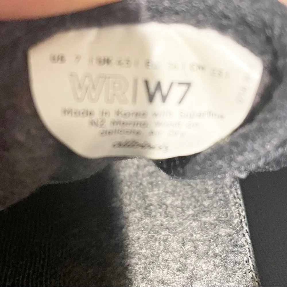 Allbirds Size 7 Grey Low Top Wool Runner Sneakers - Image 6