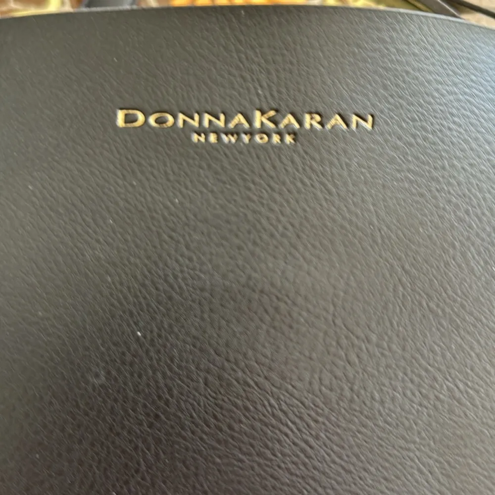 DONNA KARAN VEGAN LEATHER TOTE - Image 6