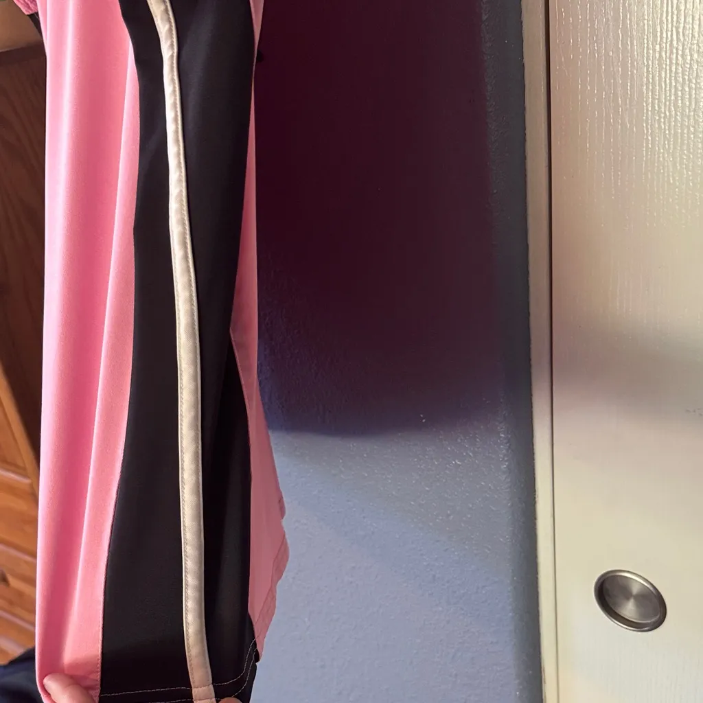 Stylish Pink and Black Half - Image 7