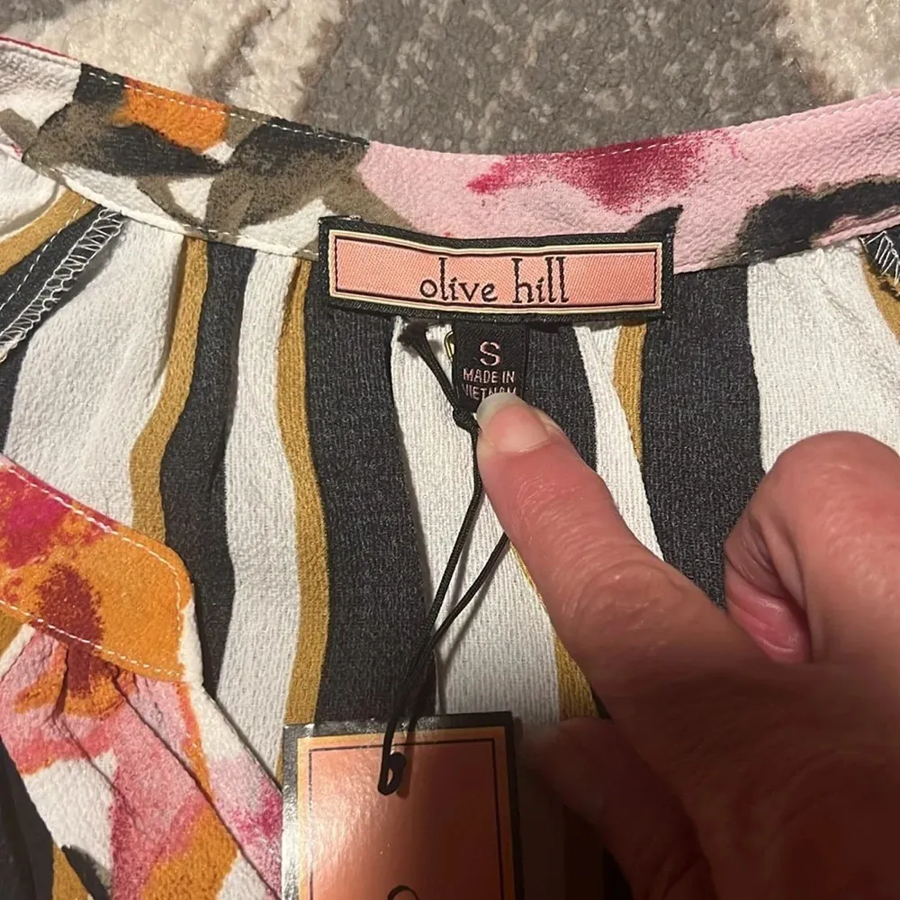 Olive hill top. New.Black and gold.Size small. Floral and stripes. Anthropology Black - Image 4