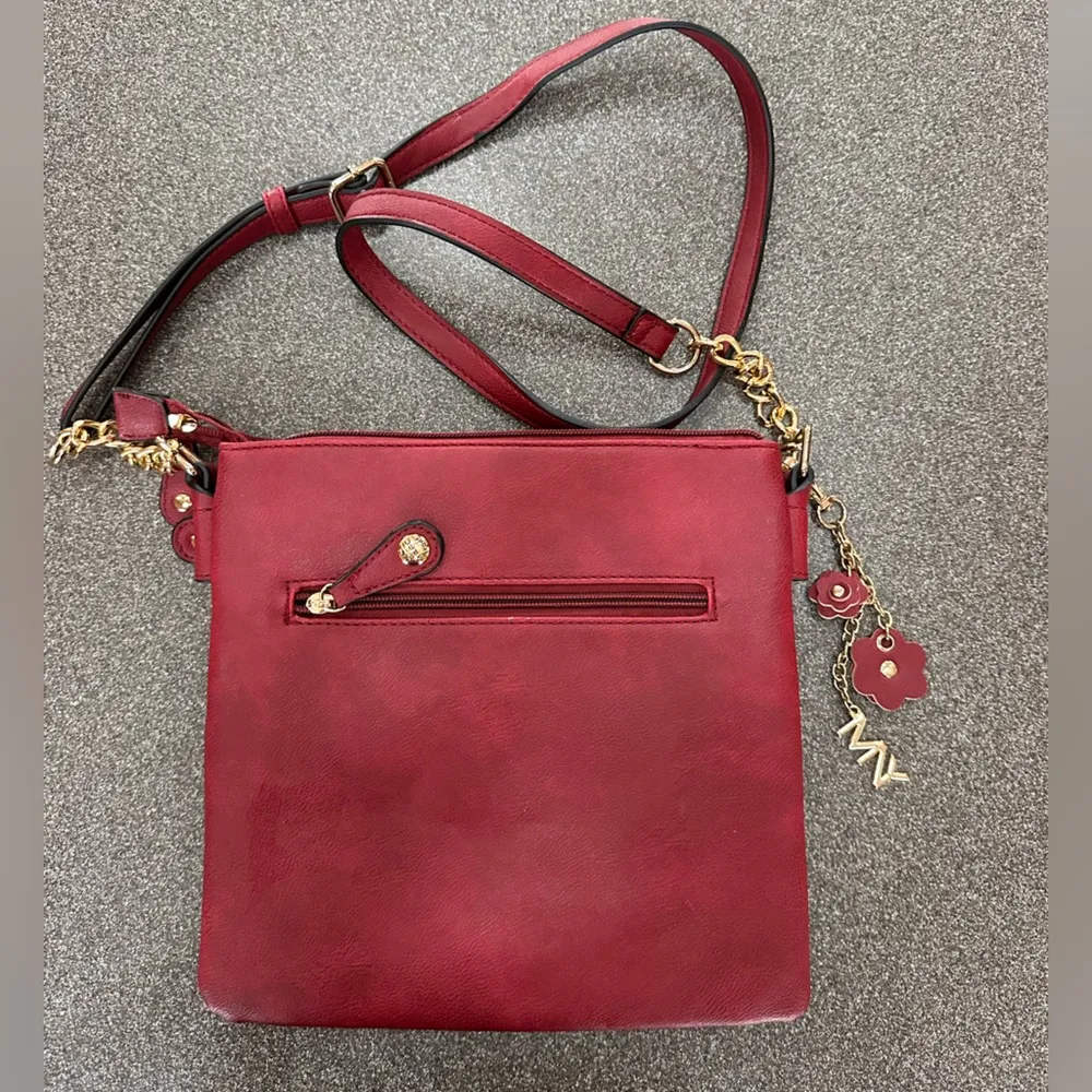 Marc New York Andrew Marc crossbody purse, dark red, a lot of pockets - Image 6