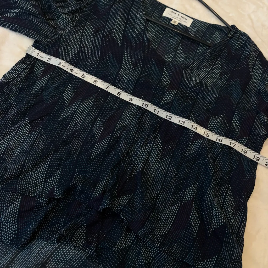 Anthropologie Cloth & Stone Blue Dotted Herringbone Flowy Rayon Blouse Small - Image 6