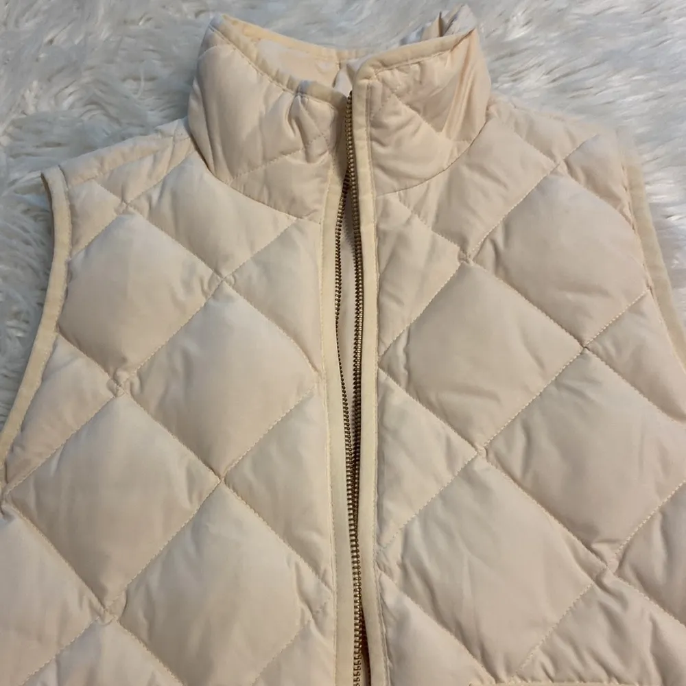J.Crew Puffer Vest size S BNWOT length 25” bust 36” color cream - Image 11