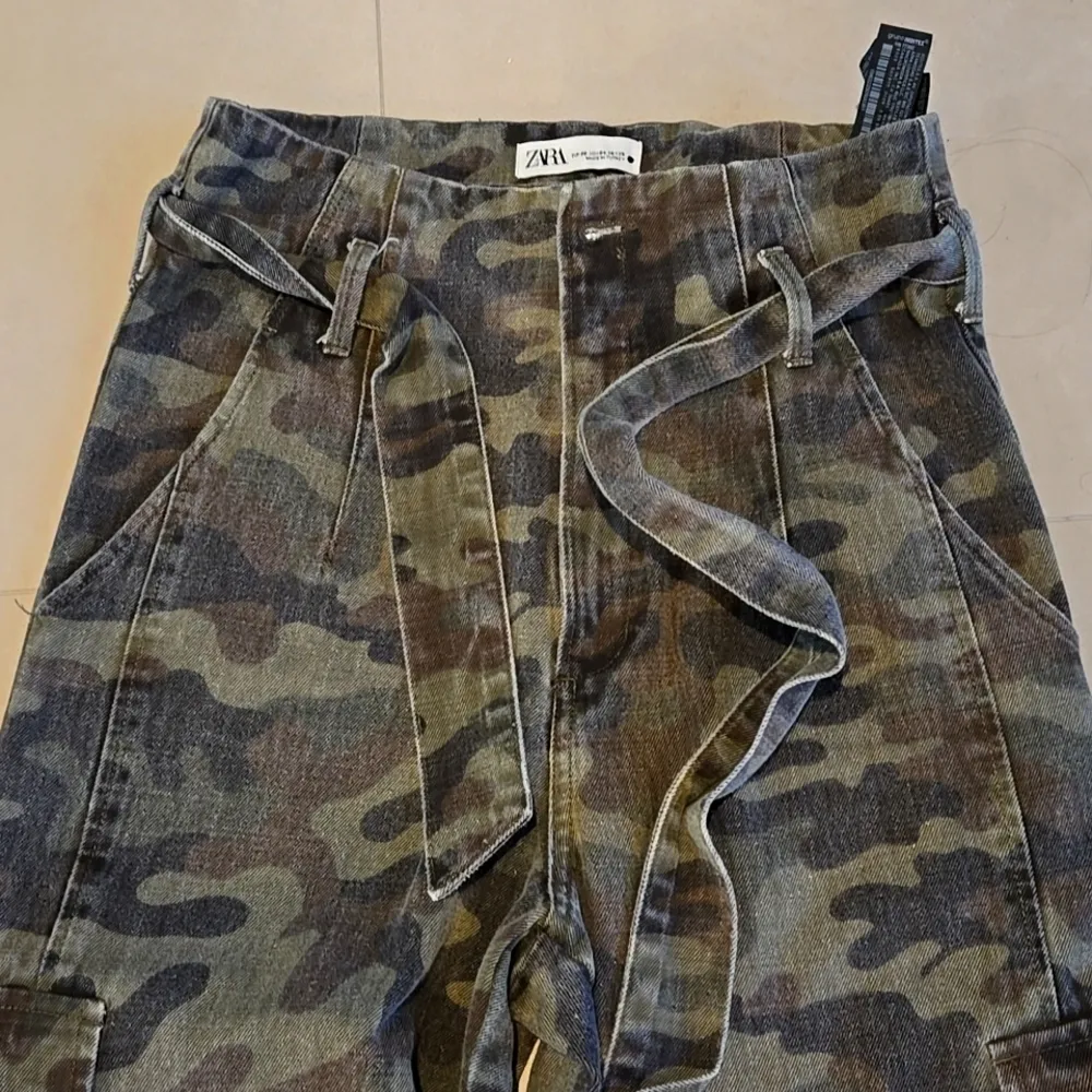 ZARA  Camouflage Cargo Pants - Image 4