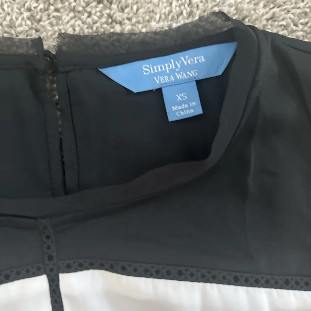 Simply Vera Vera Wang Sleeveless Women's Top - Image 3