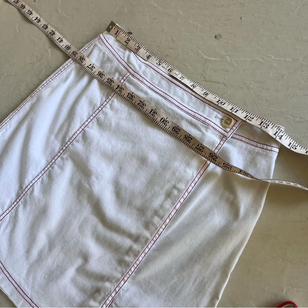 Max Mara Weekend White Cotton Mini Skirt with Red Contrast Stitching Size 4 - Image 5