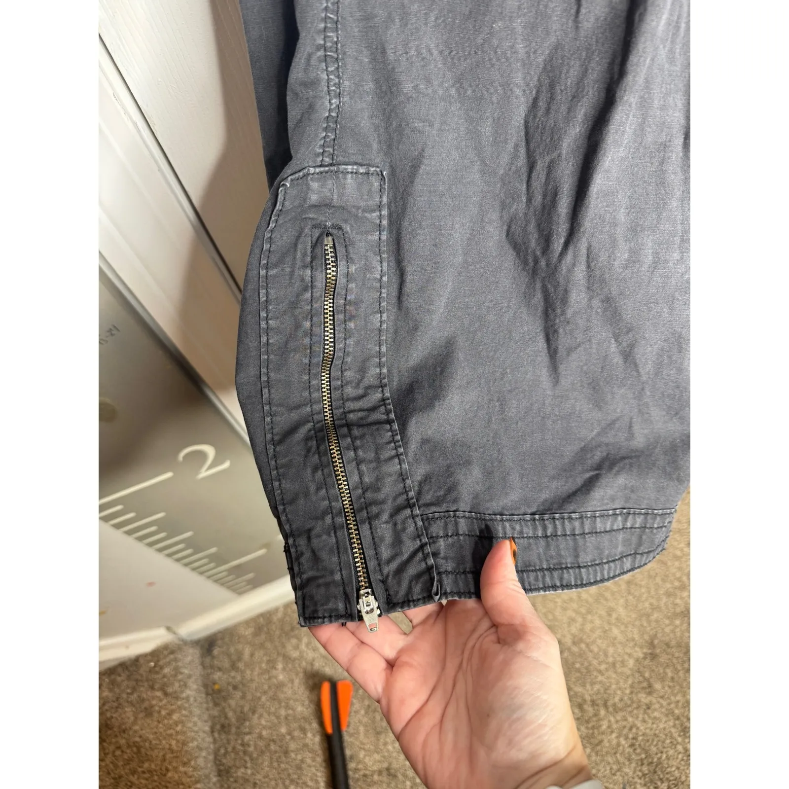 AMERICAN EAGLE Charcoal Gray Cargo Pants Size 6 Regular - Image 6