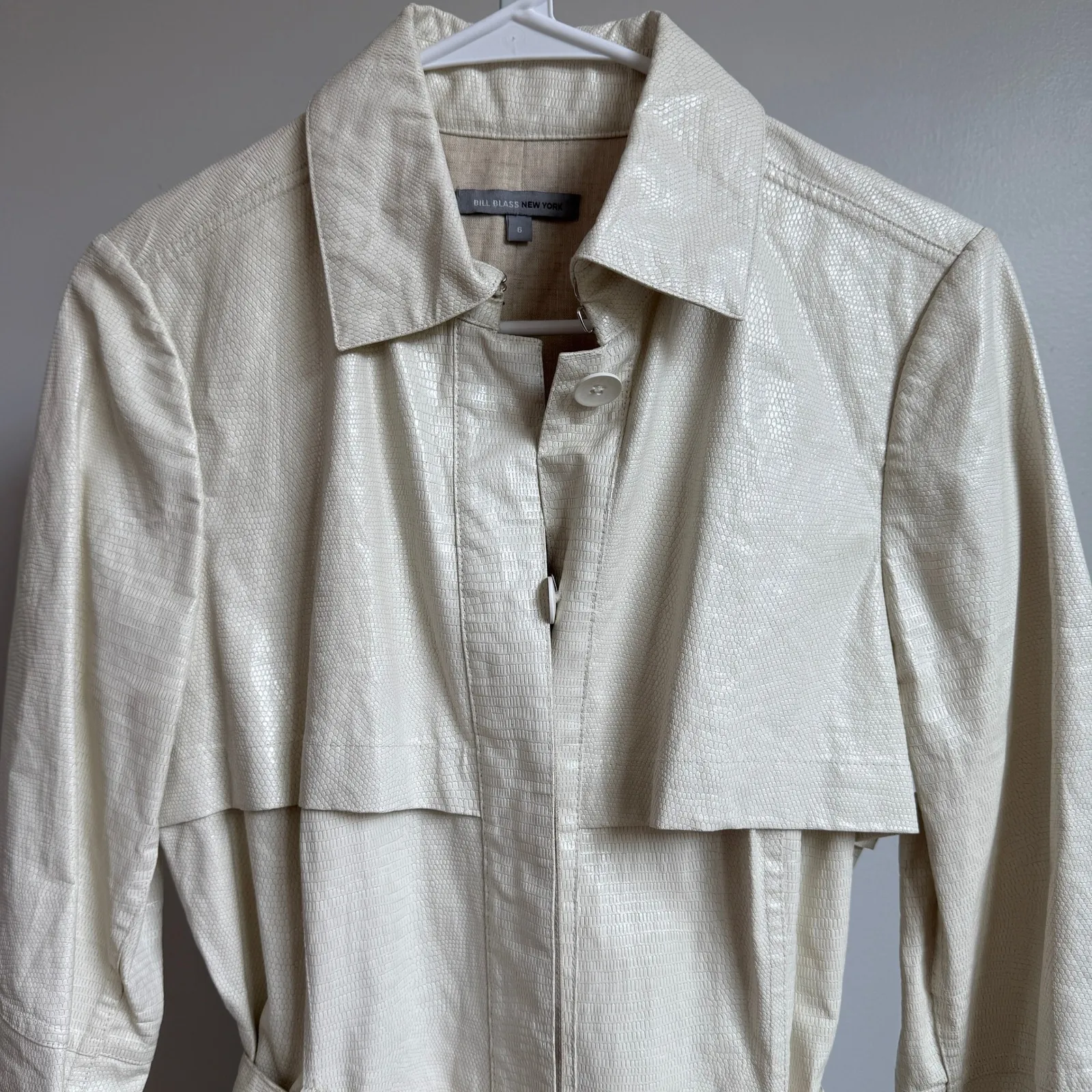 Bill‎ Blass New York Unique VTG 90s Y2K Trench Coat Size 6 Luxury Faux Leather - Image 3