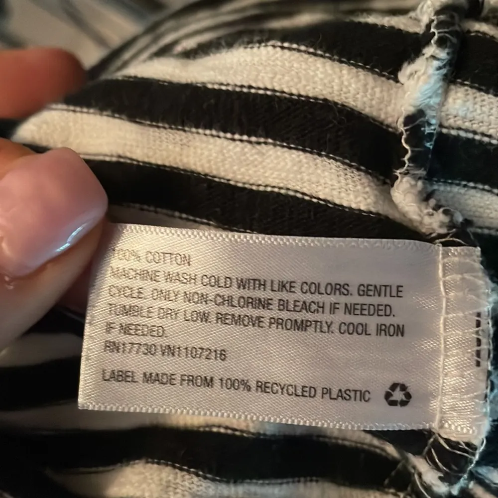 a.n.d. e a w y Black & White Striped Short Sleeve Round Neck Womens Thick Shirt Multiple Size M - Image 6