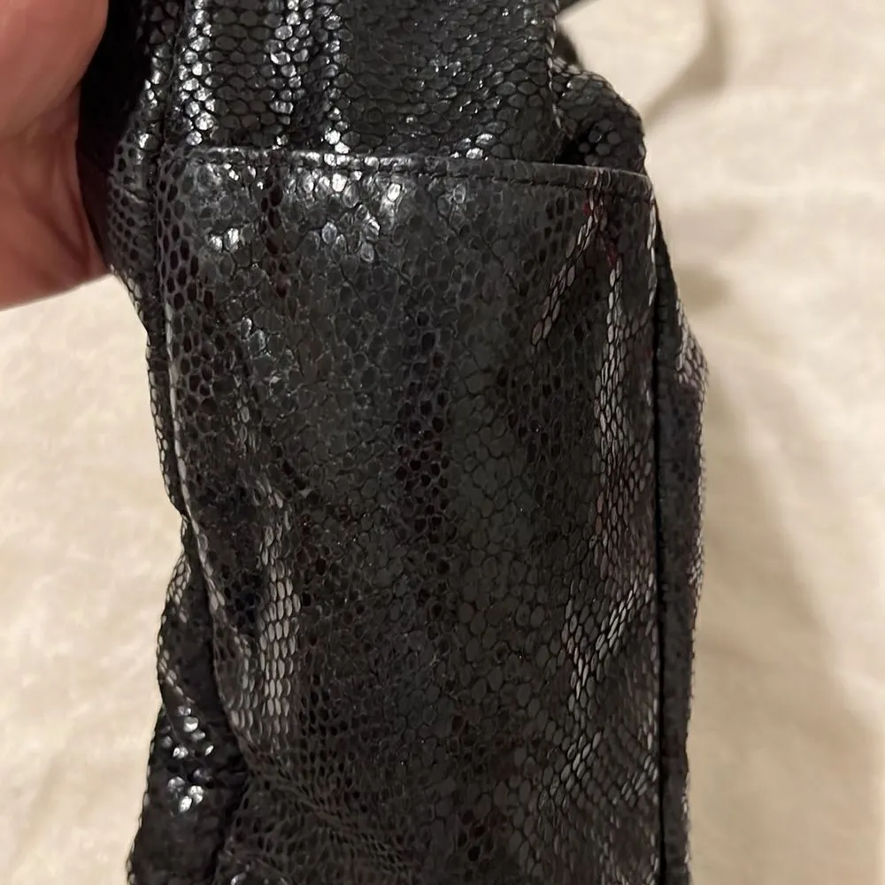 Fabulous preloved handbag 4 outside pockets adjustable strap 1 inside pocket GUC Black - Image 7