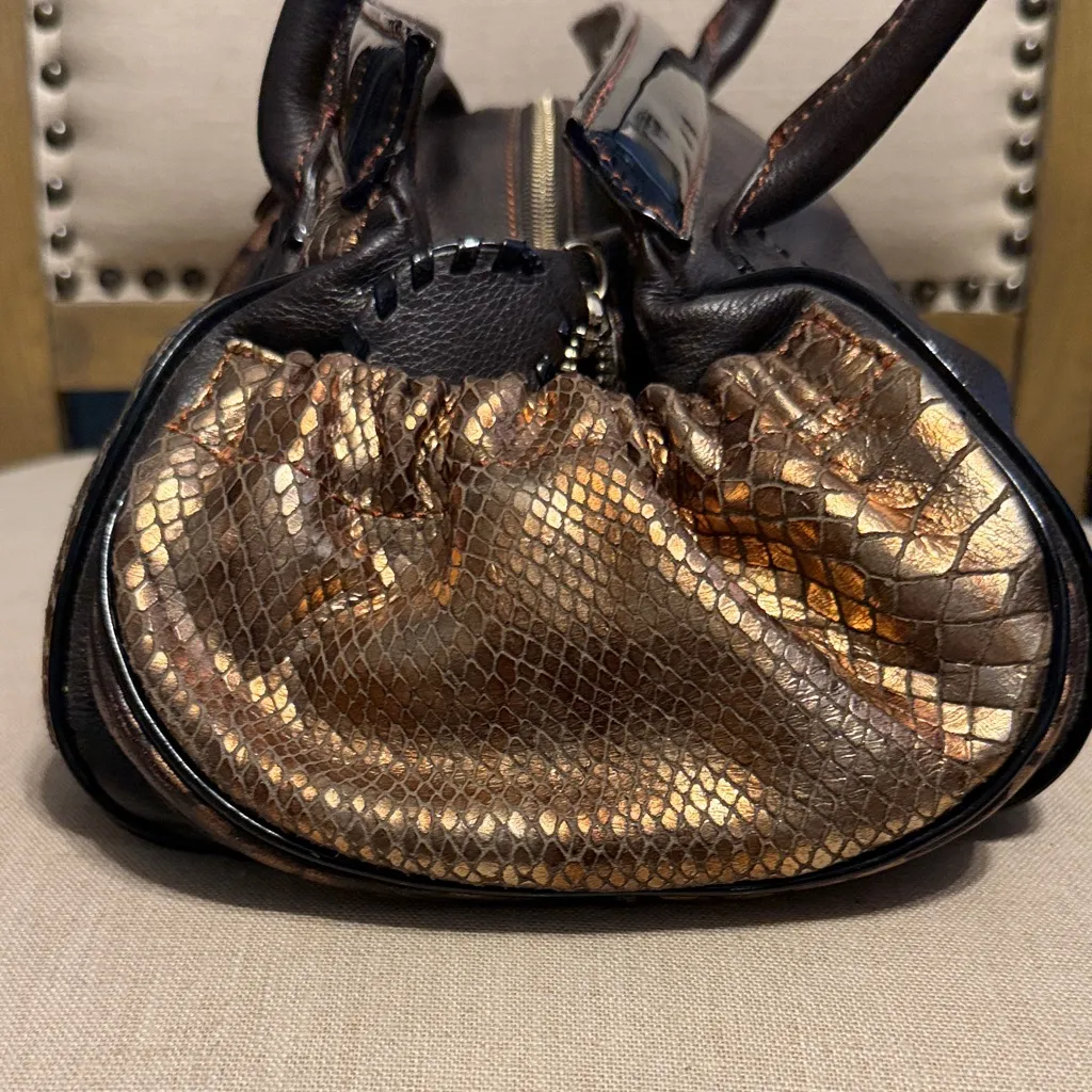 Unique Cromia Leather Bronze and Brown Shoulder Bag Gold - Image 4