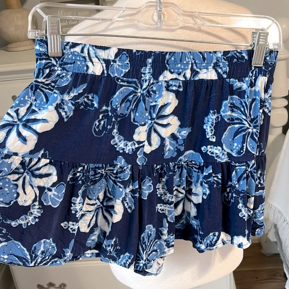 Aeropostale Shorts Blue Floral Bloomer Ruffle Hem - Image 2