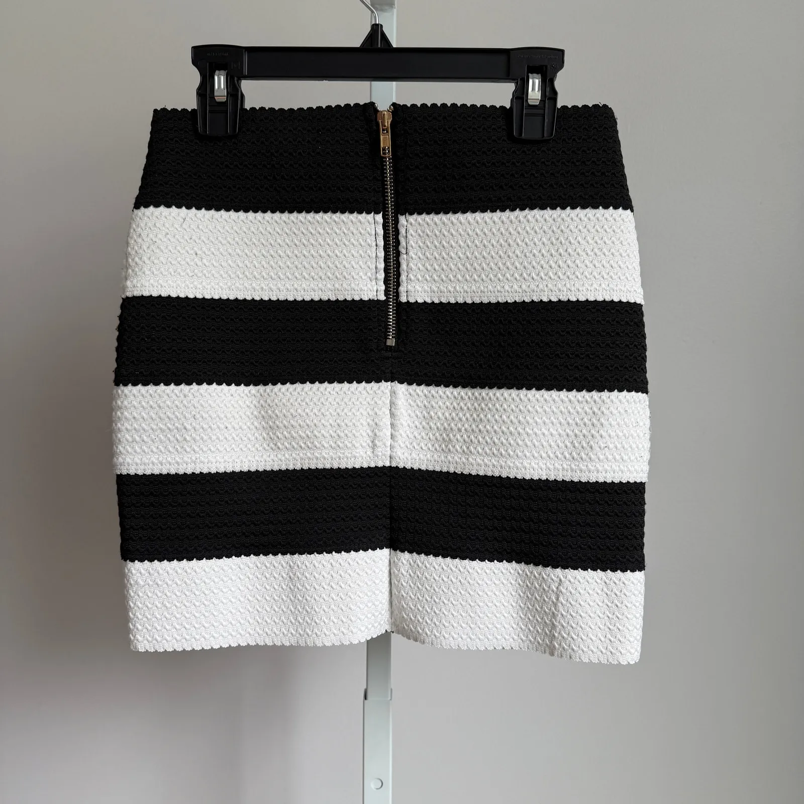 Pristine sz S Black & White Striped Textured Mini Skirt‎ - Image 5