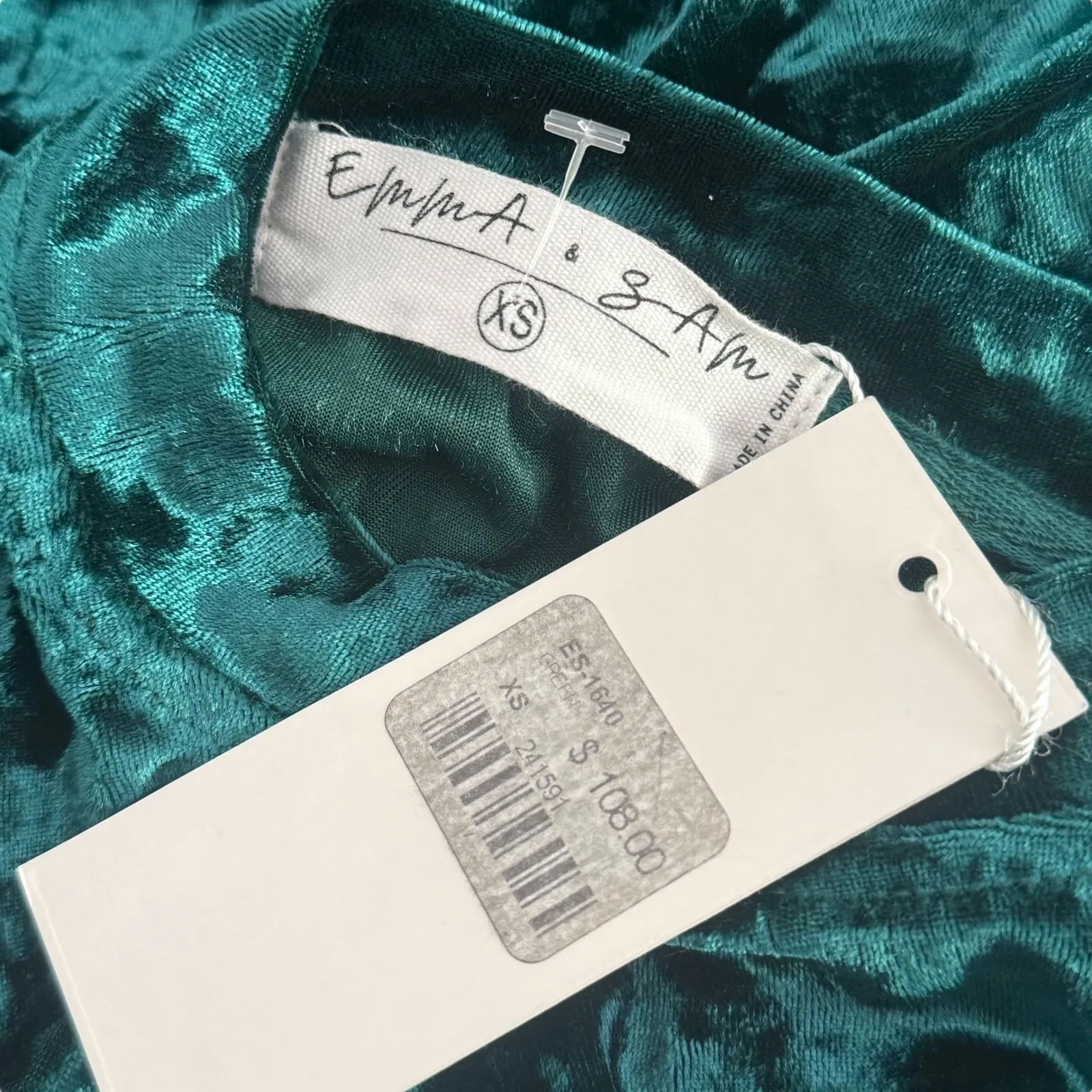 EMMA & SAM Green Crushed Velvet Mock Neck Long Sleeve Top Women's‎ XS NEW - Image 3