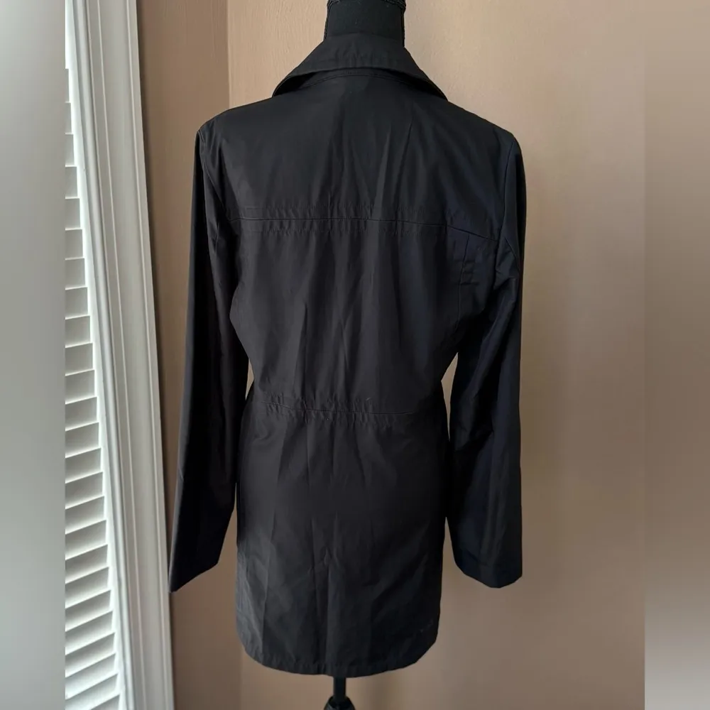 Old Navy Woman’s Fitted Lightweight Black Rain Coat Size Medium - Image 7