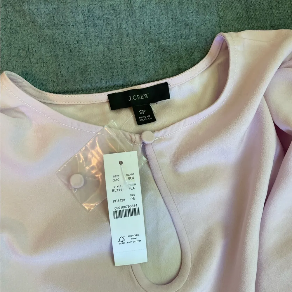 ✨HP✨J. Crew Puff Sleeve Satin Back Crepe Keyhole Top Blouse Light Pink/Lavender - Image 5