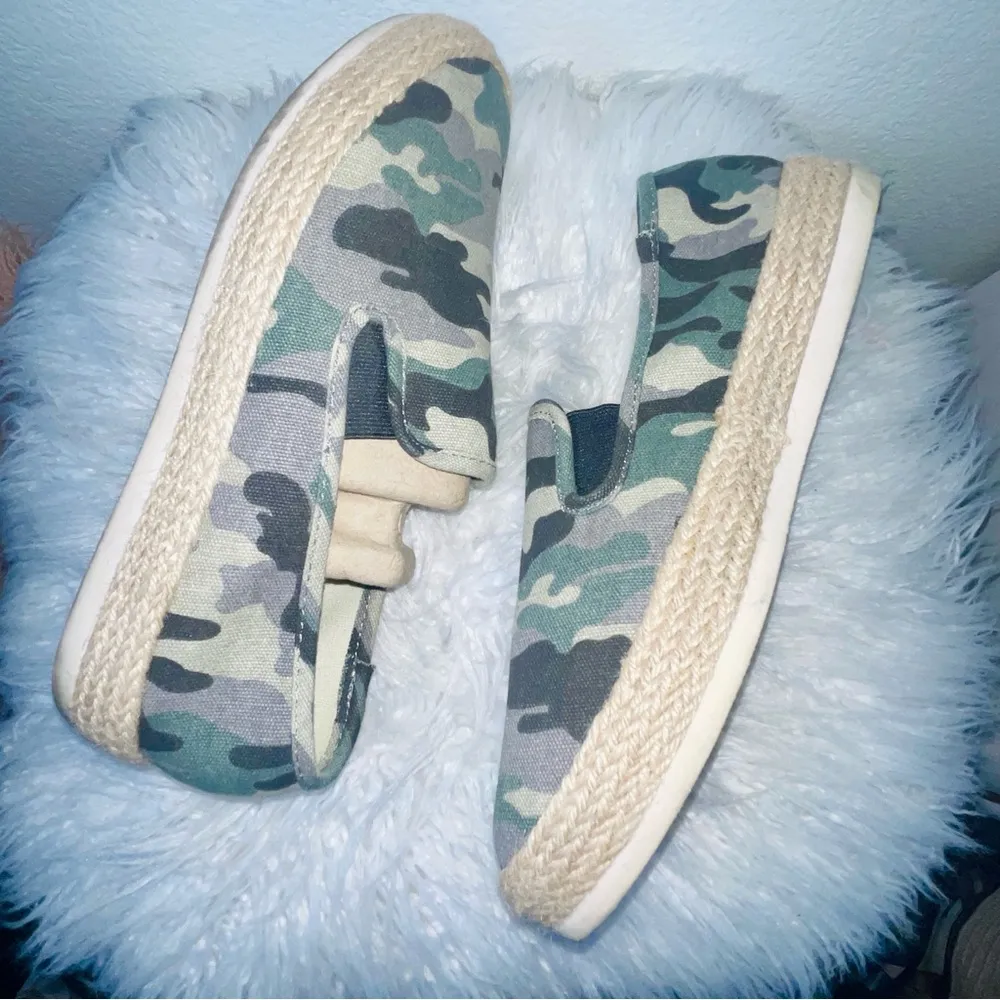 ESPRIT Camouflage Slip-Ons Sneakers - Run Large - Image 7