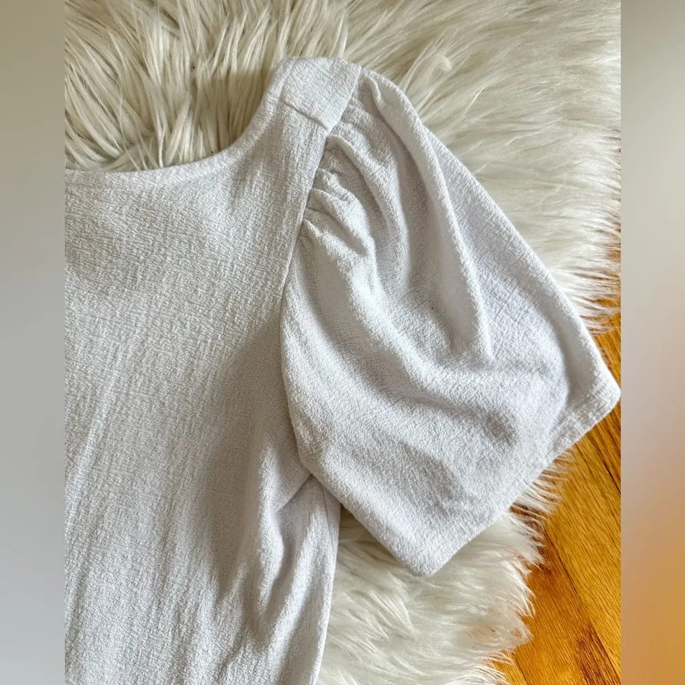 Banana Republic puff sleeve tshirt - Image 3