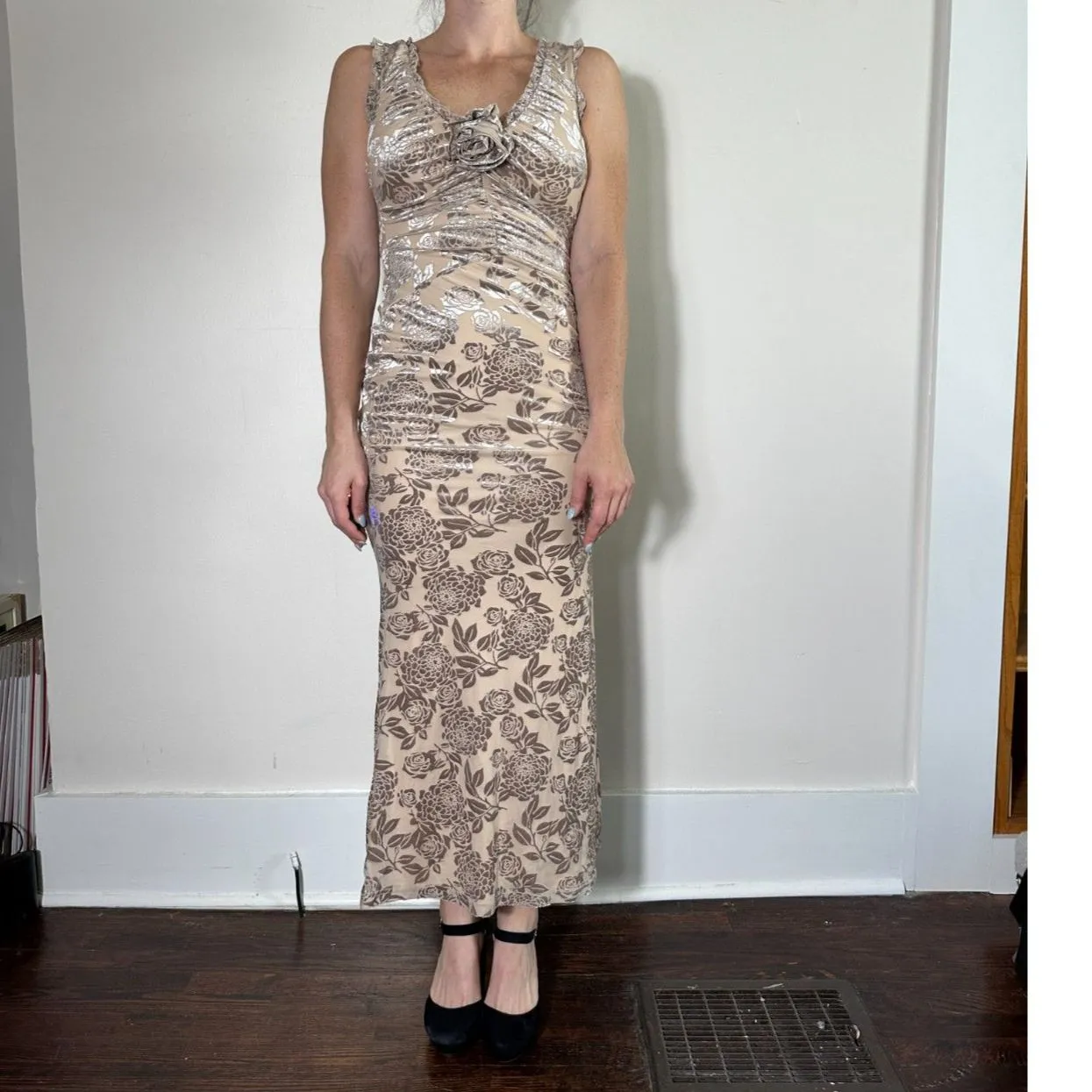 Stunning Here Comes the Sun Velvet Beige Midi Dress Size XS NWT - Image 4