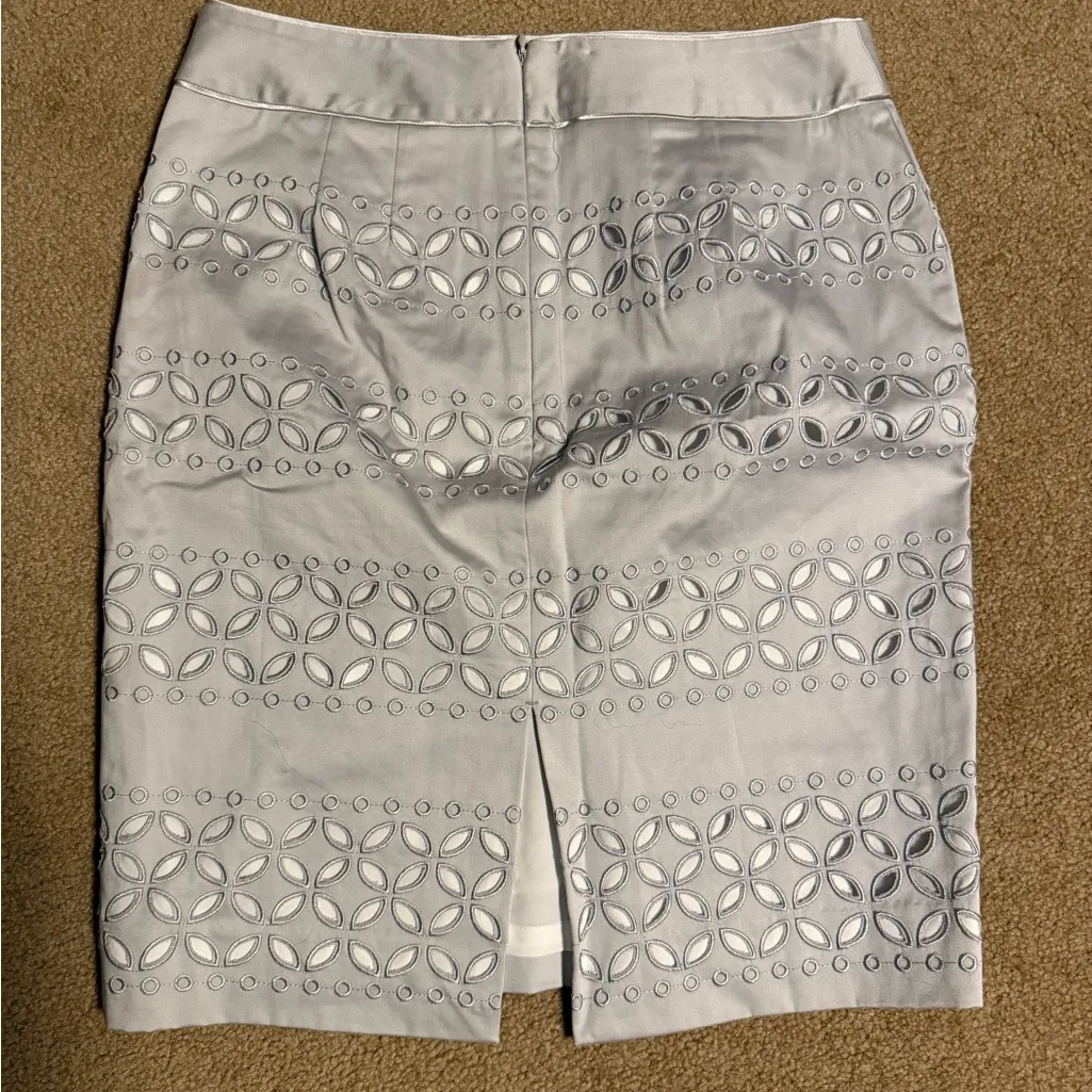 White House Black Market White Patterned Pencil Skirt - Image 3