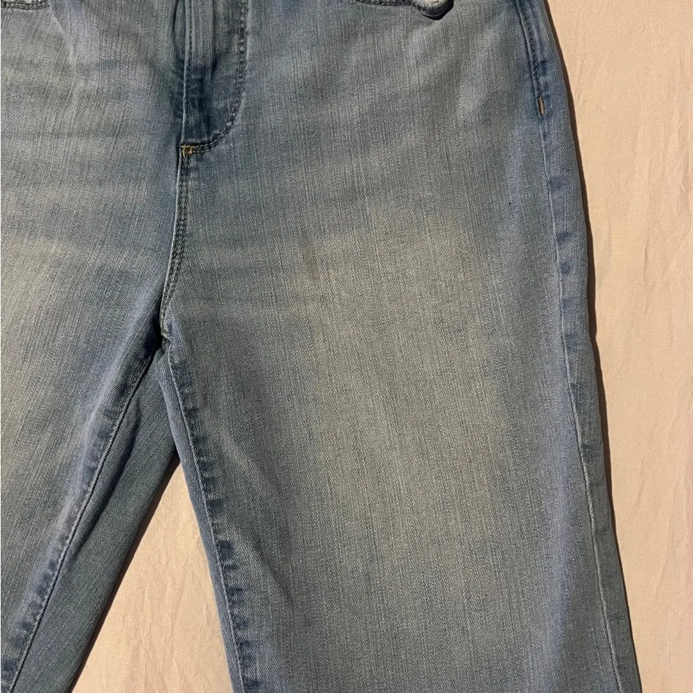 Used  Women’s Jeans Shorts Size 26/2 - Image 2