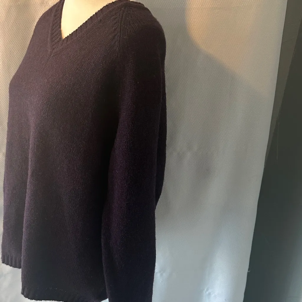 Vintage ,St. John’s Bay 100% Wool Purple V-Neck Sweater – Women’s Large - Image 4