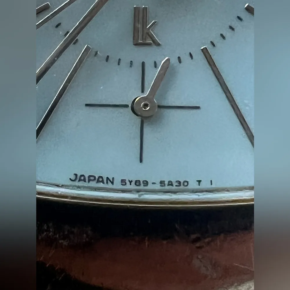 Seiko Lukia Super Rare Vintage Ladies Watch Blue Chronograph Style Dial Day/Date - Image 9