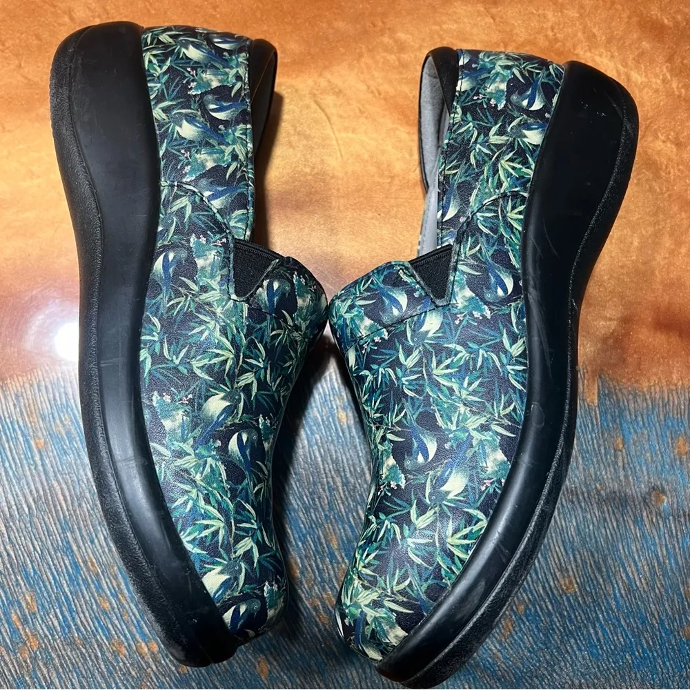 Alegria Kelly leather clogs Bamboo green tropical plants and birds size 9 - Image 3