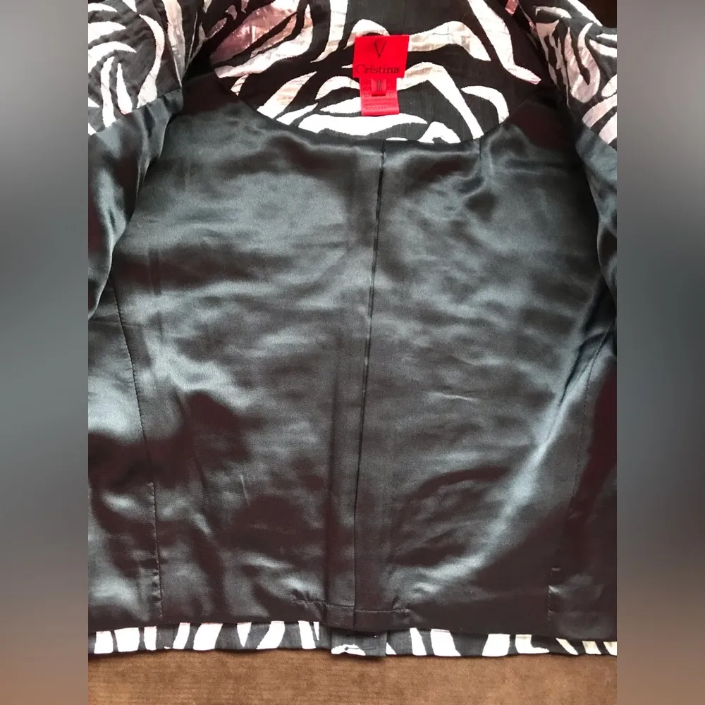 V Cristina Beautiful Black metallicjJacket  4 BL Buttons. ShortWide Sleeves SZ M - Image 8