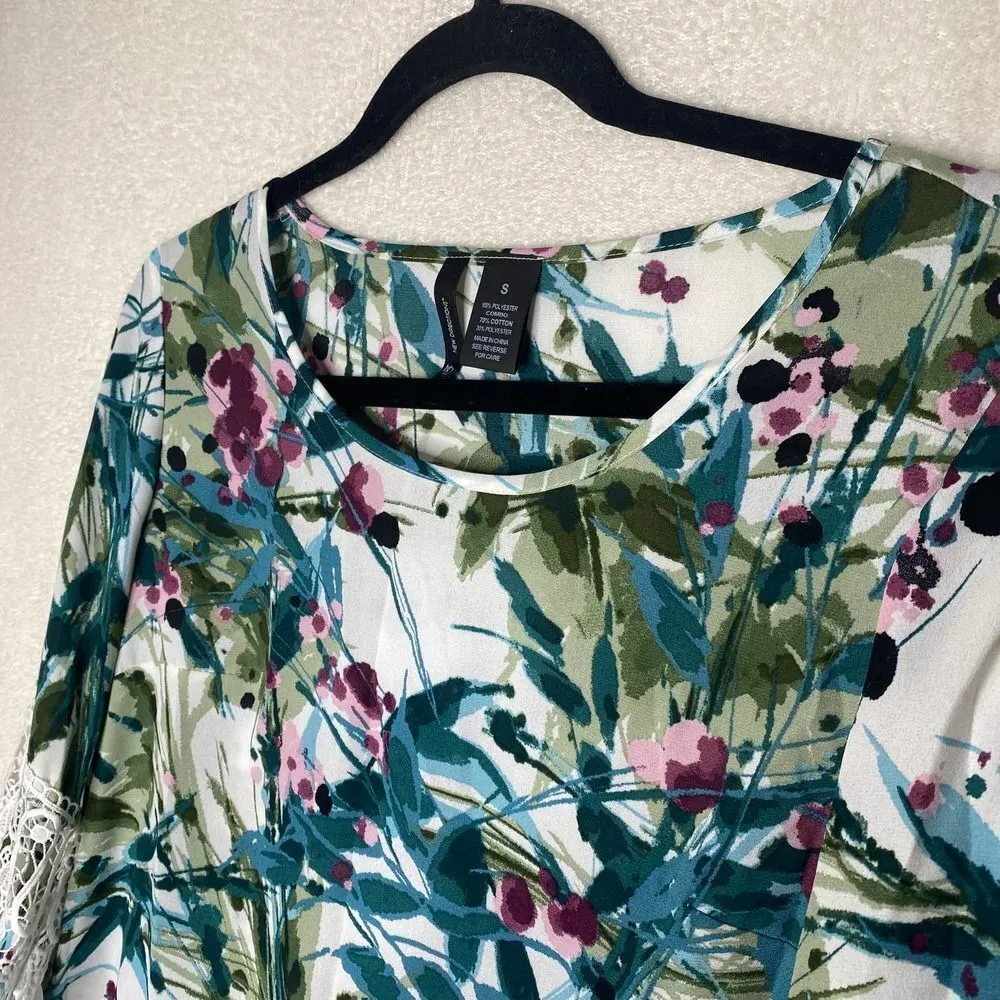 New Directions Floral Long Lace Bell Sleeve Semi - Image 2